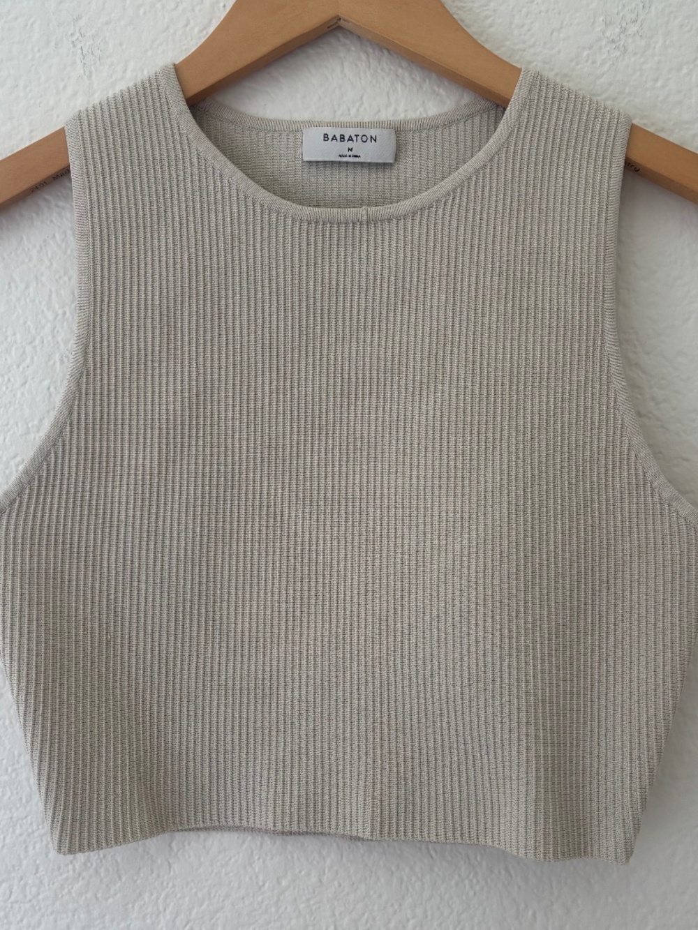 Aritzia Babatón Sculpt Knit Racer cropped tank size Medium - Picture 2 of 7
